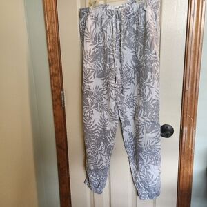 C & C California loungewear pants Botanical camouflage Sz L